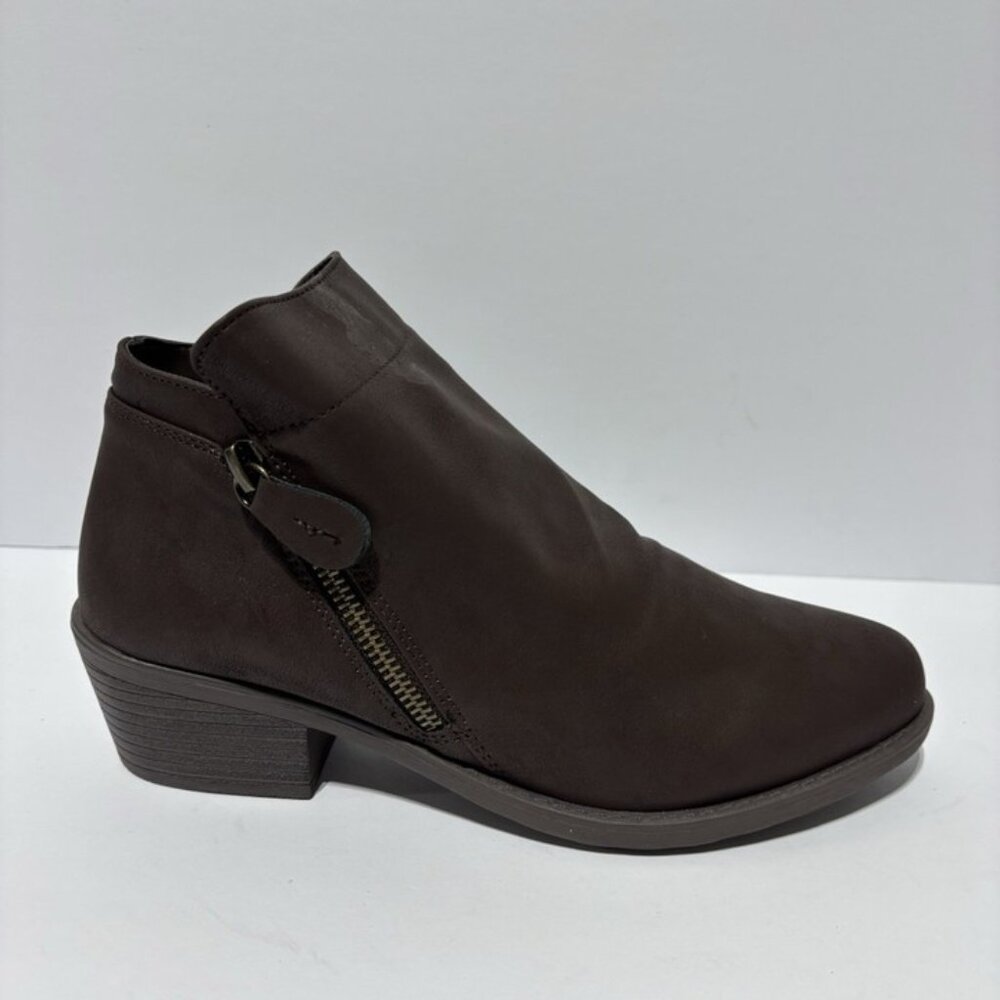 Easy Street Women’s Gusto Brown Ankle Booties, Size 7.5 W